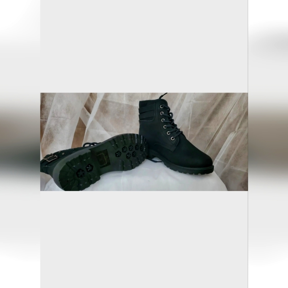 FOREVER LADY BLACK BOOTS 7.5 sz